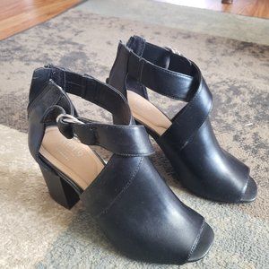 Apt 9 open toe hills